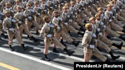 Военнослужащие иранских вооруженных сил на параде в День национальной армии в Тегеране, Иран, 22 сентября 2019 года