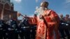 Российские казаки из-за коронавируса запретили целовать иконы и руки священников 