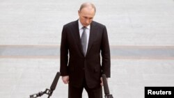 Владимир Путин после "прямой линии" 14 апреля 2016 года 