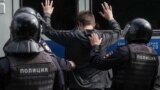Задержание протестующего в Москве летом 2019 года. Иллюстративное фото
