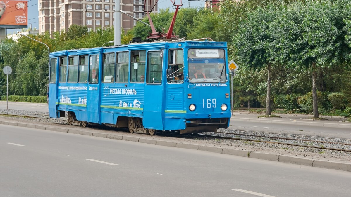 Бывает, едешь, гладишь его: не ломайся