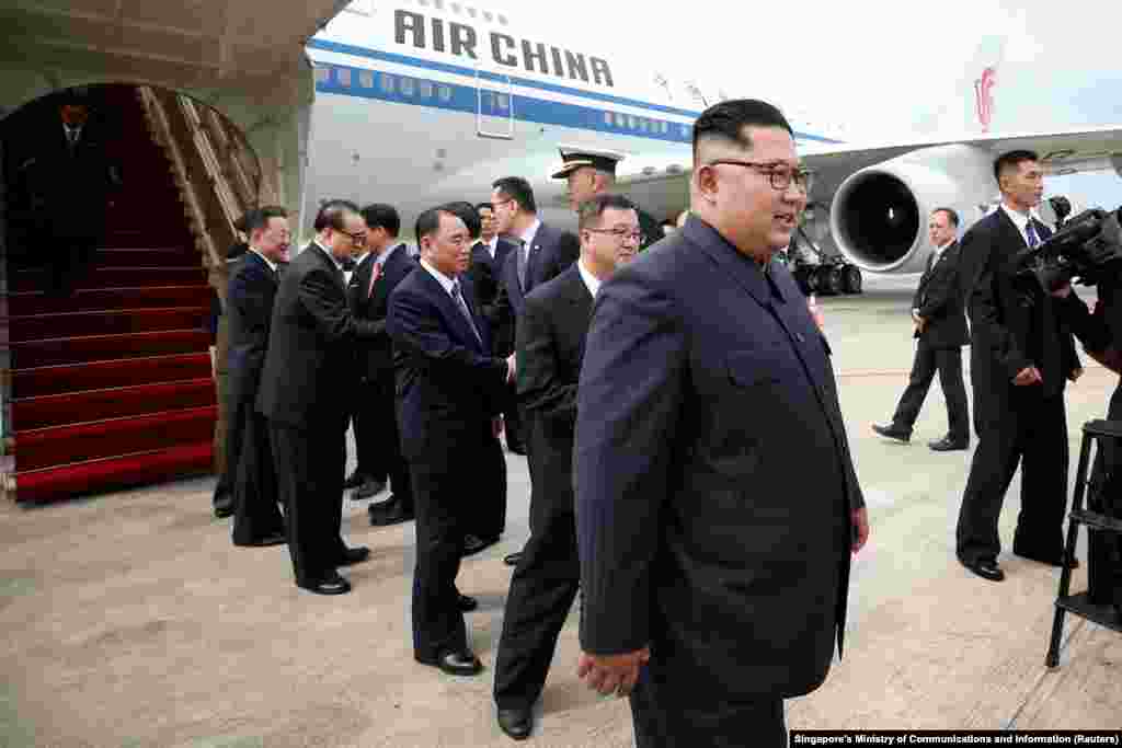 Лидер КНДР Ким Чен Ын со своей делегацией прилетел на саммит 10 июня
