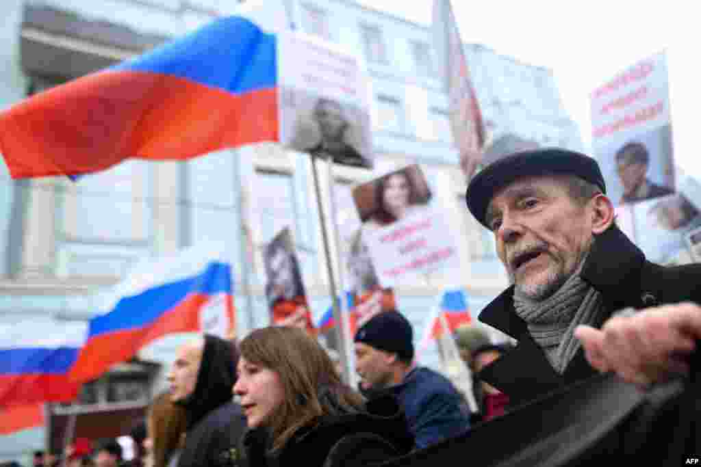Правозащитник Лев Пономарев на Марше Немцова в Москве