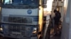 Дальнобойщики в Петербурге протаранили шлагбаумы в знак протеста против платной дороге