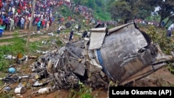 Обломки самолета после крушения в Браззавиле, Республика Конго