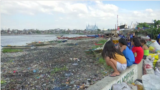 Выходи на субботник или выселяйся: как на Филиппинах заставляют убирать улицы