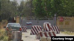Ворота 201-й российской военной базы в Кулябе, Таджикистан 