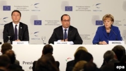 Премьер-министр Италии Маттео Ренци, президент Франции Франсуа Олланд и канцлер Германии Ангела Меркель (слева направо)