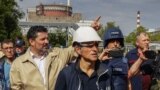 Генеральный директор Международного агентства по атомной энергии (МАГАТЭ) Рафаэль Мариано Гросси (в центре) и члены МАГАТЭ инспектируют Запорожскую атомную электростанцию в Энергодаре, Украина, 1 сентября 2022 года 
