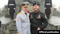 Аслан Ирасханов (в берете и форме цвета хаки), фото инстаграм МВД Чечни