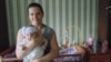 Бывшая сотрудница ООО "Интернет-исследования" Ольга Мальцева и ее ребенок