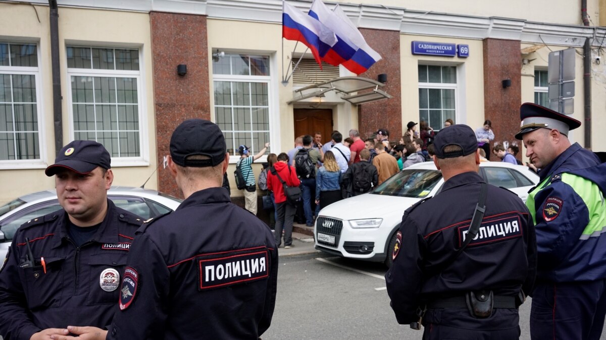 Как полиция 6 июля захватила штаб Навального в Москве и избила волонтера.  Репортаж