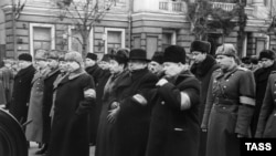Молотов, Маленков, Берия, Микоян и другие члены Политбюро на похоронах Сталина
