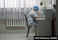 Пост медицинской сестры в Городской клинической больнице №2 в Новосибирске. Фото: ТАСС