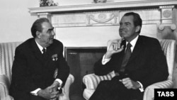 Никсон на переговорах с Леонидом Брежневым