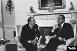 Брежнев на переговорах с Ричардом Никсоном