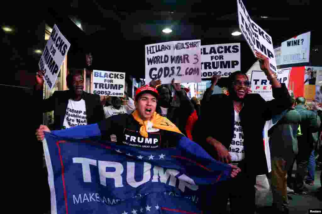 В том же Нью-Йорке сторонники Трампа вышли на Таймс-сквер