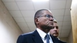 CURRENTTIME ONLY UNTIL 17/11 Russia -- Russia's Economic Development Minister Alexei Ulyukayev (L) appears in Moscow's Basmanny District Court for a hearing into his case on November 15, 2016