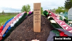 Могила российского военнослужащего Тимура Мамаюсупова, предположительно погибшего на Украине 