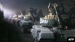 Колонна российских танков движется к Рокскому тоннелю