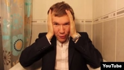 Эдвард Чесноков, скриншот из его видео "ПолитПоэт" на YouTube