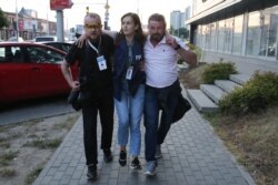 Корреспондентка "Нашей нивы" Наталья Лубневская была ранена в ногу. Она до сих пор в больнице. 10 августа