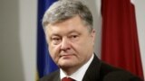 Latvia -p- Ukrainian President Petro Poroshenko attends a joint press conference with Latvian President after their meeting in Riga, April 4, 2017