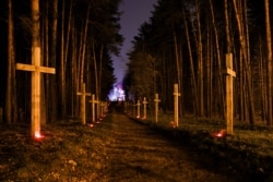 "Ночь расстрелянных поэтов" – церемония памяти жертв сталинских репрессий в Куропатах, 29 октября 2019 года. Фото: svaboda.org