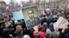 О митингах ни слова: что показывало ТВ в России, когда сотни людей 5 мая задерживали за протесты