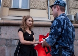 Мария Алехина во время пикета у здания ФСБ на Лубянке. 7 августа 2018 года