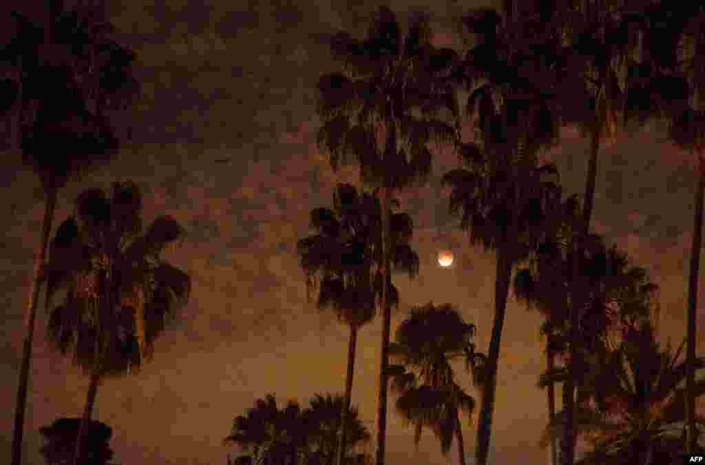 Суперлуние в Лос-Анджелесе, в ночь на 27 сентября 2015 года
