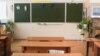 Выпускники московской школы обвинили директора и его зама в сексуальных домогательствах