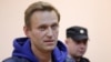 Суд принимает решение о новом аресте Навального. Политика задержали на выходе из спецприемника после 30 суток