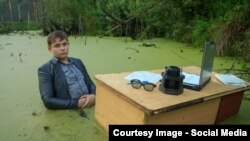16-летний Игорь Назаров устроил фотосессию в болоте для участия в интернет конкурсе