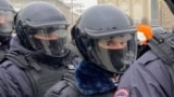 Азия: облава на общежитие мигрантов в РФ, громкое убийство в Кыргызстане