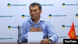 Кандидат в депутаты от партии "Республика – Ата-Журт" Жиргалбек Саматов дает предвыборную клятву
