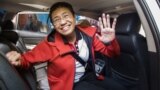 PHILIPPINES -- Philippine journalist Maria Ressa waves to photographers after posting bail outside a court building in Manila, March 29, 2019
