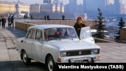 Машина "Москвич" в Москве, СССР. 1975 год