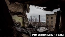 Разрушенный дом в Дебальцево, Донецкая область 