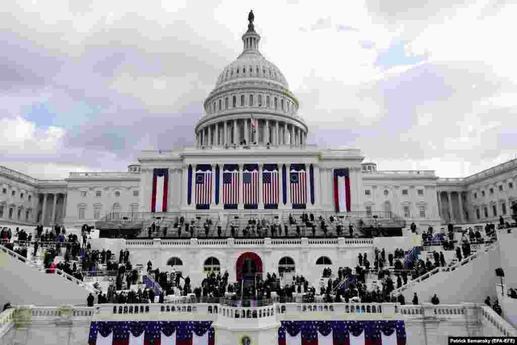 Сцена на балконе Конгресса, где проходила инаугурация