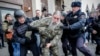 В Москве прошли массовые задержания после заявлений лидера "Артподготовки" о начале революции