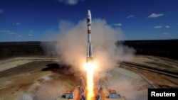 Ракета-носитель "Союз-2.1а" с тремя спутниками на борту стартовала с Восточного, 28 апреля 2016