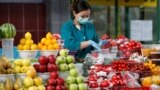 Kazakhstan - vendor wearing a protective face mask following an outbreak of the coronavirus disease (COVID-19) pack vegetables at a local food market, also known as bazaar, in Almaty, Kazakhstan March 20, 2020. REUTERS/Pavel Mikheyev