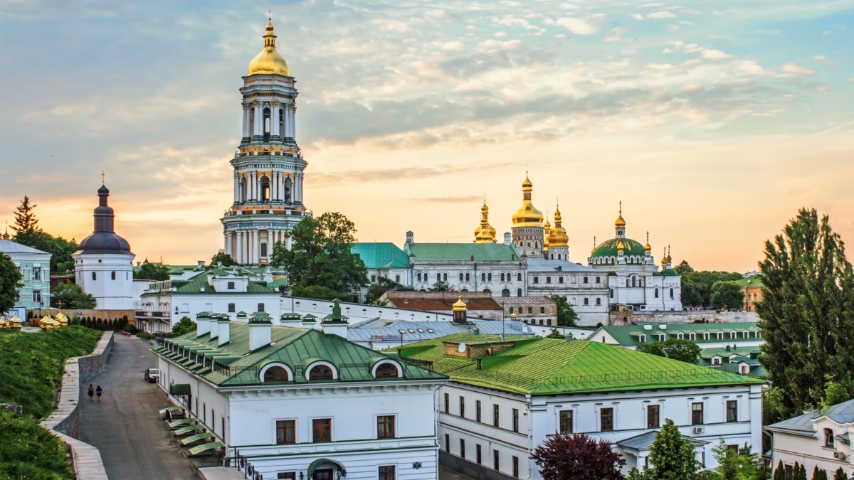 Киево-Печерскую лавру перерегистрировали на Православную церковь Украины. В  РПЦ утверждают, что прежняя регистрация лавры не отменена