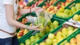 "Приносите сумки": уже 60 стран мира запретили пластиковые пакеты в супермаркетах