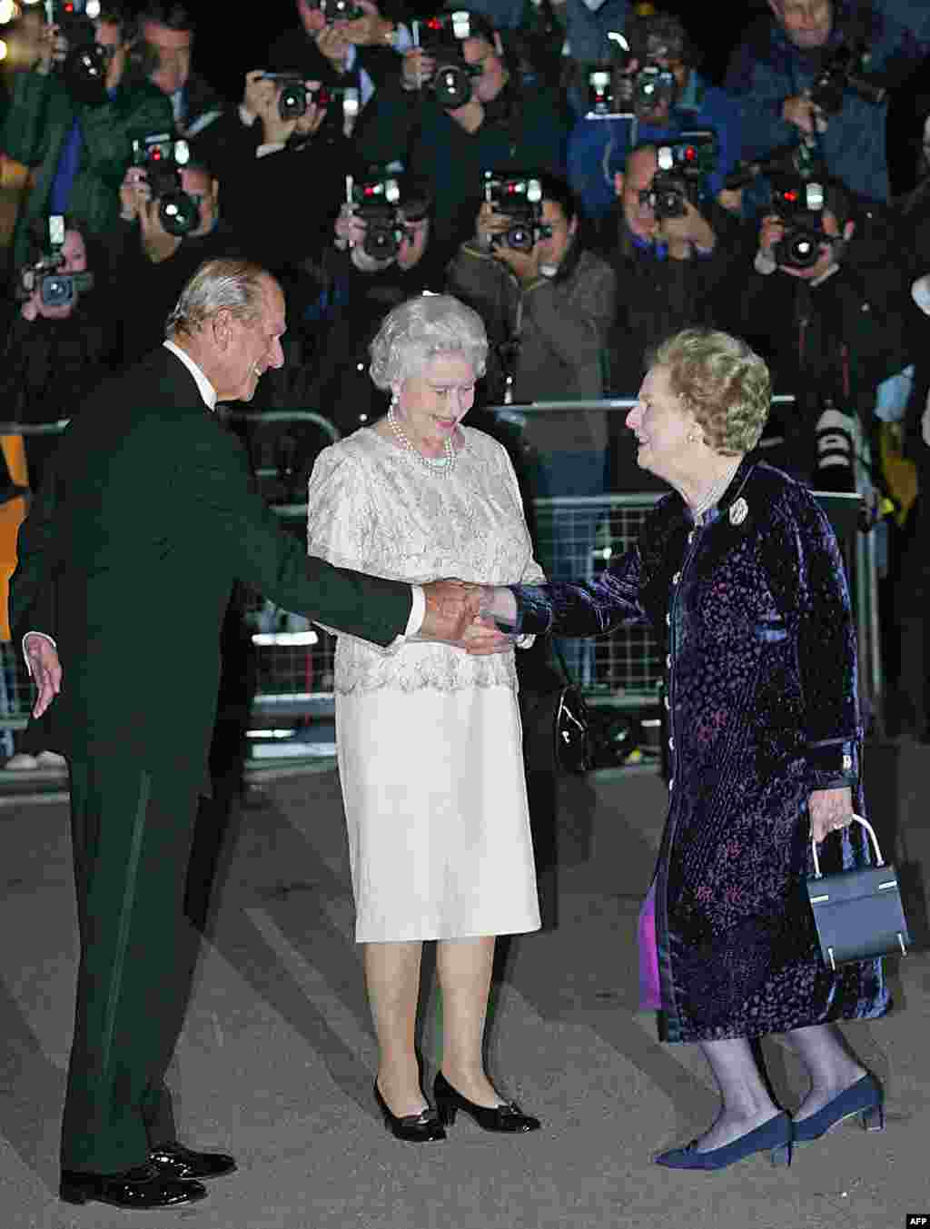 Королева и принц Филипп с Маргарет Тэтчер в 2005 году