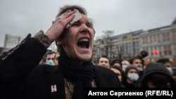An injured young protester yells at Moscow's unauthorized January 23, 2021 rally for opposition leader Aleksei Navalny's release from prison. 