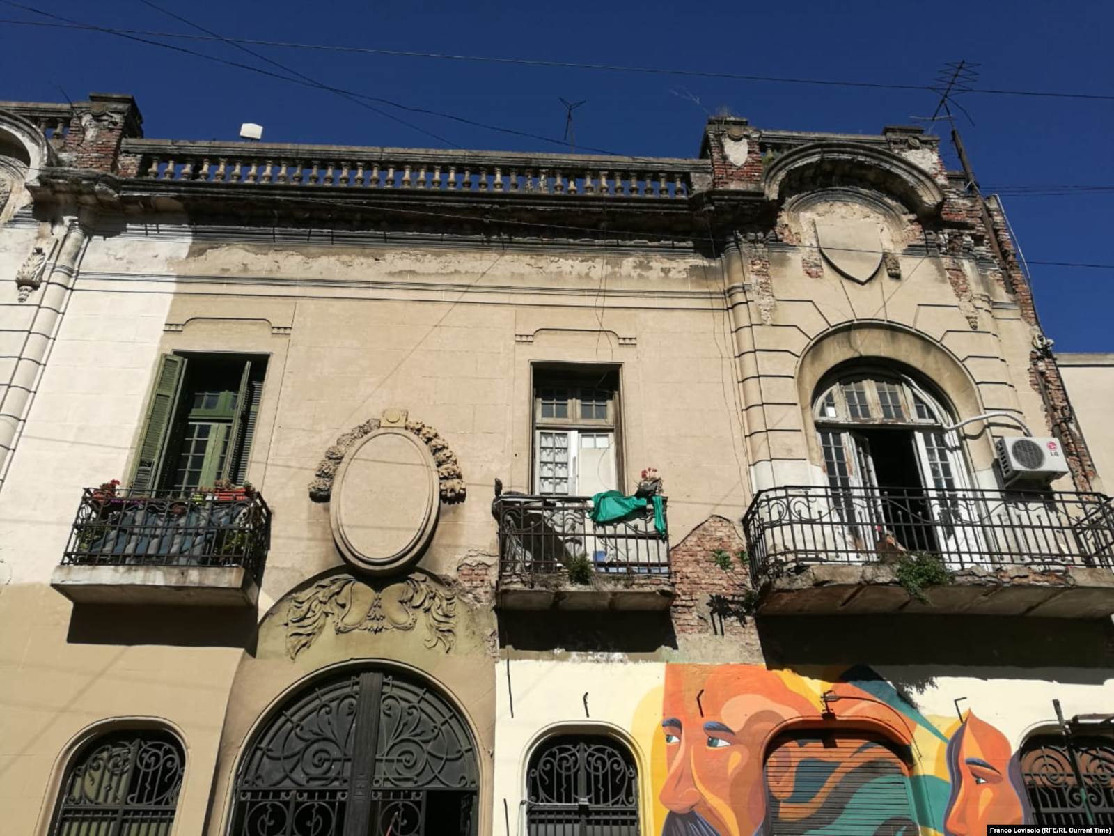 Доходный дом в Буэнос-Айресе, принадлежавший приходу на улице Бразилия. Фото: Франко Ловисоло