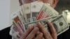 Президент Узбекистана разрешил обмен валюты