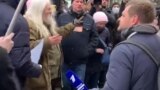 "Уходи! Уходи! Уходи!" – скандируют корреспонденту Первого канала на Марше Немцова